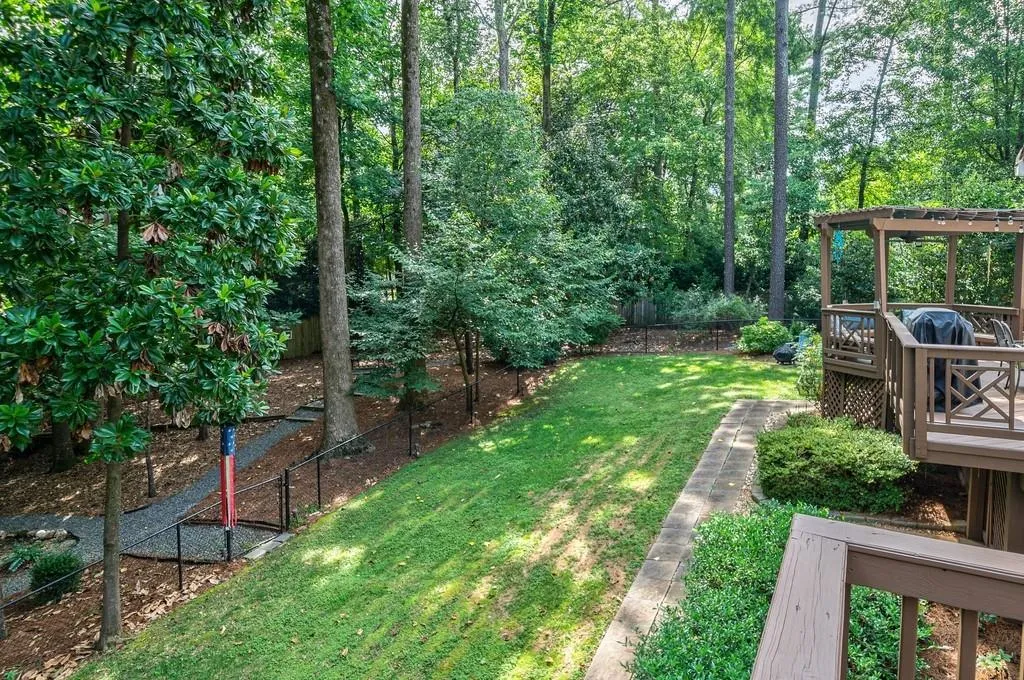 515 Valley Hall Drive, Sandy Springs, Georgia 30350, 5 Bedrooms Bedrooms, ,3 BathroomsBathrooms,Residential,Sold,515 Valley Hall Drive,7090212