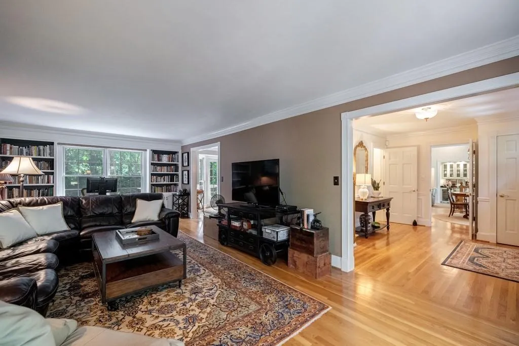 515 Valley Hall Drive, Sandy Springs, Georgia 30350, 5 Bedrooms Bedrooms, ,3 BathroomsBathrooms,Residential,Sold,515 Valley Hall Drive,7090212