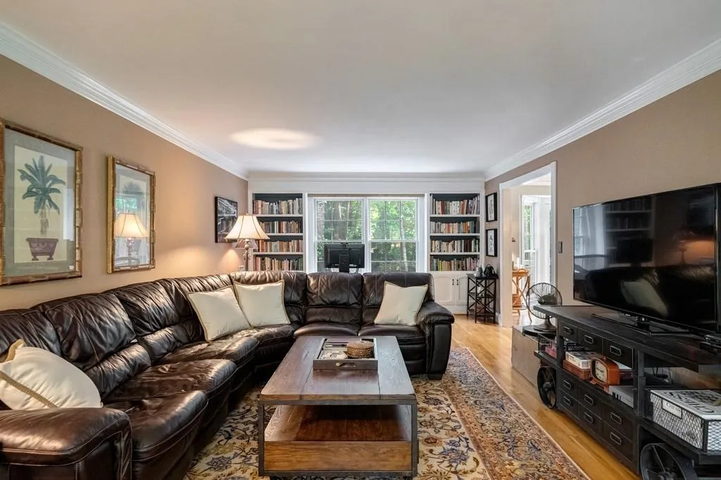 515 Valley Hall Drive, Sandy Springs, Georgia 30350, 5 Bedrooms Bedrooms, ,3 BathroomsBathrooms,Residential,Sold,515 Valley Hall Drive,7090212