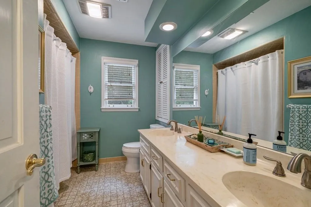 515 Valley Hall Drive, Sandy Springs, Georgia 30350, 5 Bedrooms Bedrooms, ,3 BathroomsBathrooms,Residential,Sold,515 Valley Hall Drive,7090212