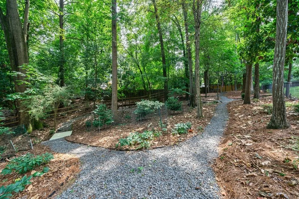 515 Valley Hall Drive, Sandy Springs, Georgia 30350, 5 Bedrooms Bedrooms, ,3 BathroomsBathrooms,Residential,Sold,515 Valley Hall Drive,7090212