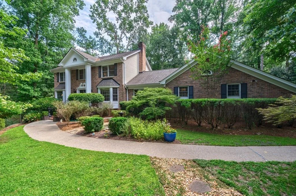 515 Valley Hall Drive, Sandy Springs, Georgia 30350, 5 Bedrooms Bedrooms, ,3 BathroomsBathrooms,Residential,Sold,515 Valley Hall Drive,7090212