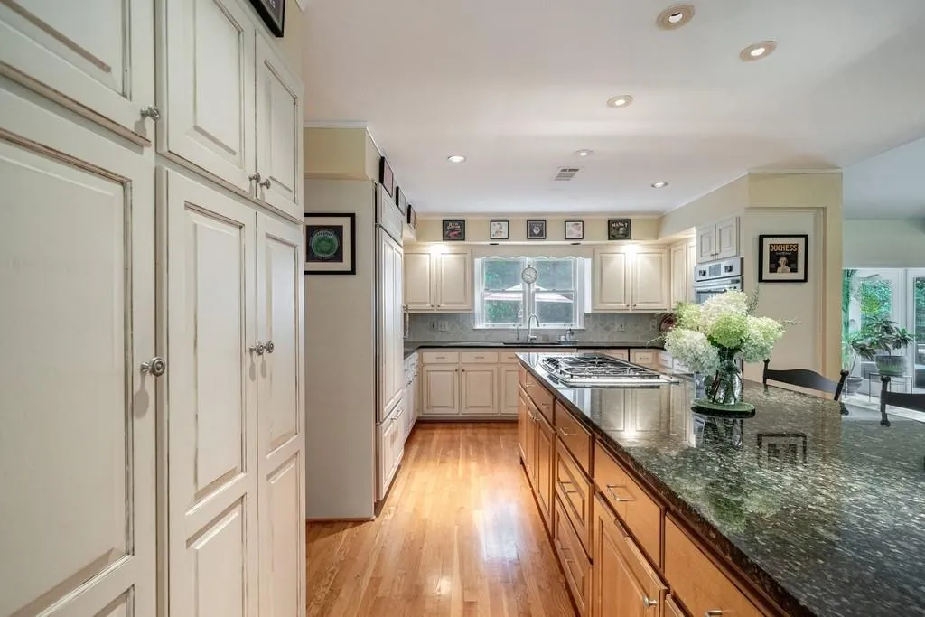 515 Valley Hall Drive, Sandy Springs, Georgia 30350, 5 Bedrooms Bedrooms, ,3 BathroomsBathrooms,Residential,Sold,515 Valley Hall Drive,7090212