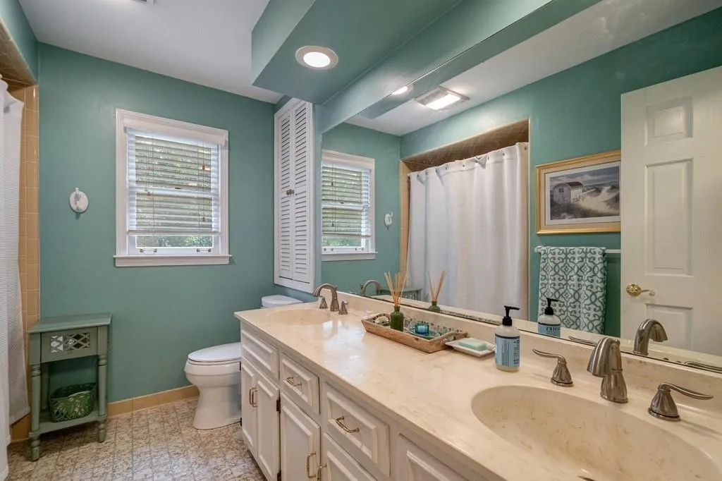 515 Valley Hall Drive, Sandy Springs, Georgia 30350, 5 Bedrooms Bedrooms, ,3 BathroomsBathrooms,Residential,Sold,515 Valley Hall Drive,7090212