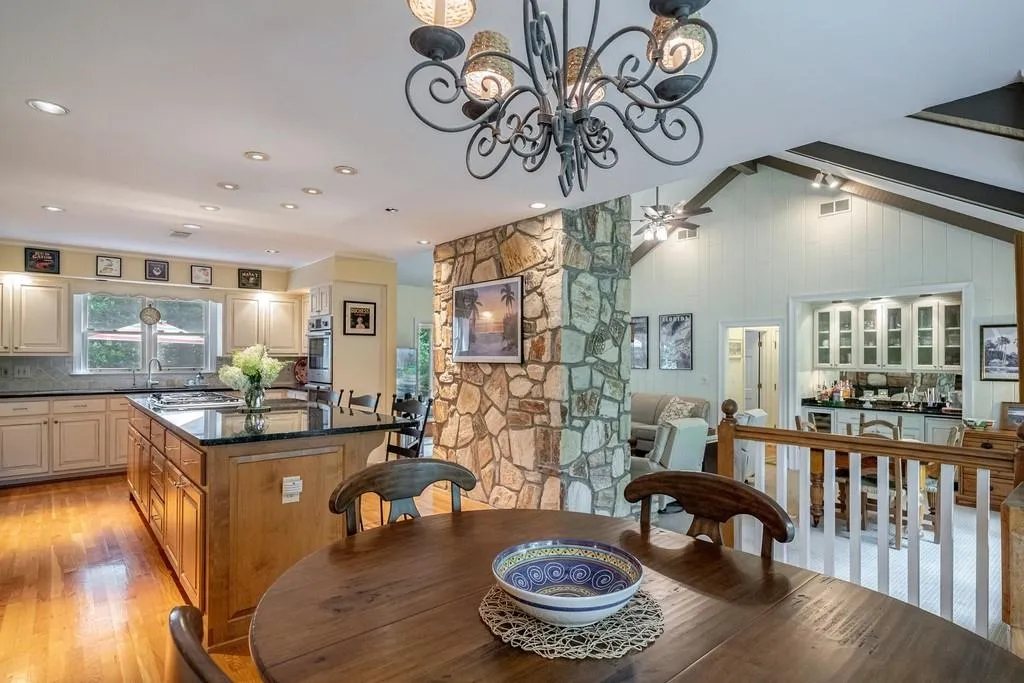 515 Valley Hall Drive, Sandy Springs, Georgia 30350, 5 Bedrooms Bedrooms, ,3 BathroomsBathrooms,Residential,Sold,515 Valley Hall Drive,7090212