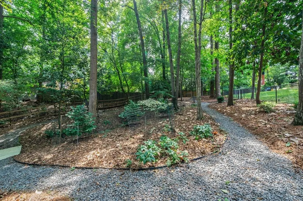 515 Valley Hall Drive, Sandy Springs, Georgia 30350, 5 Bedrooms Bedrooms, ,3 BathroomsBathrooms,Residential,Sold,515 Valley Hall Drive,7090212