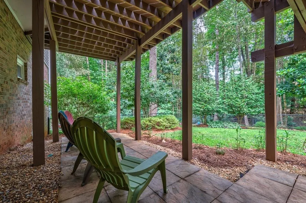 515 Valley Hall Drive, Sandy Springs, Georgia 30350, 5 Bedrooms Bedrooms, ,3 BathroomsBathrooms,Residential,Sold,515 Valley Hall Drive,7090212