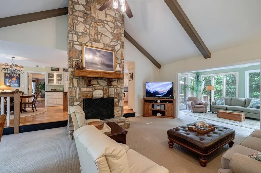 515 Valley Hall Drive, Sandy Springs, Georgia 30350, 5 Bedrooms Bedrooms, ,3 BathroomsBathrooms,Residential,Sold,515 Valley Hall Drive,7090212