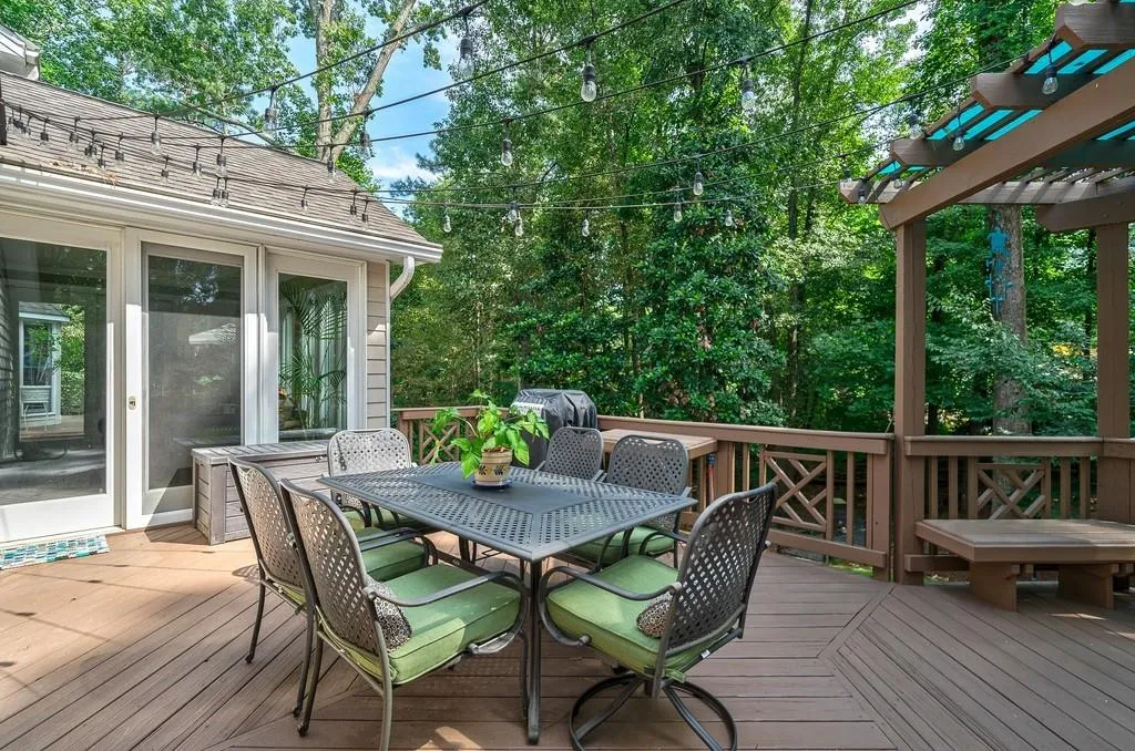 515 Valley Hall Drive, Sandy Springs, Georgia 30350, 5 Bedrooms Bedrooms, ,3 BathroomsBathrooms,Residential,Sold,515 Valley Hall Drive,7090212