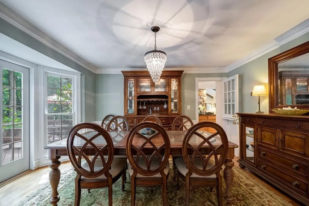 515 Valley Hall Drive, Sandy Springs, Georgia 30350, 5 Bedrooms Bedrooms, ,3 BathroomsBathrooms,Residential,Sold,515 Valley Hall Drive,7090212