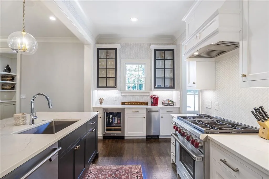 5220 Timber Trail S, Sandy Springs, Georgia 30342, 5 Bedrooms Bedrooms, ,3 BathroomsBathrooms,Residential,Sold,5220 Timber Trail S,6949283