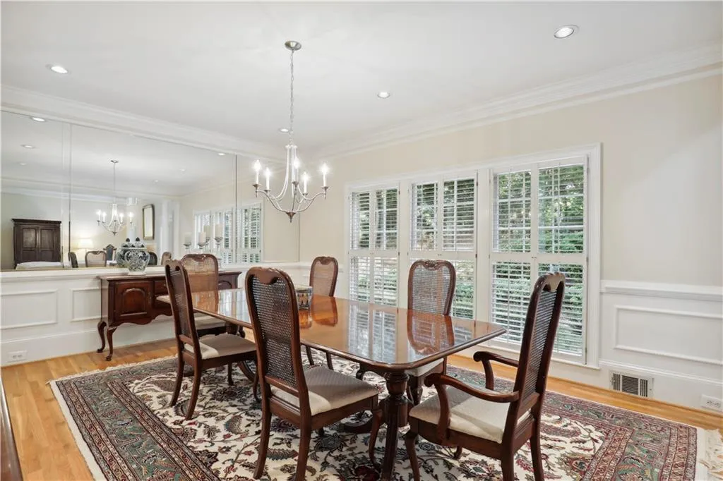 130 Grosvenor Place, Sandy Springs, Georgia 30328, 3 Bedrooms Bedrooms, ,2 BathroomsBathrooms,Residential,Sold,130 Grosvenor Place,7078512