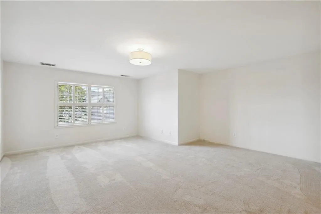 130 Grosvenor Place, Sandy Springs, Georgia 30328, 3 Bedrooms Bedrooms, ,2 BathroomsBathrooms,Residential,Sold,130 Grosvenor Place,7078512