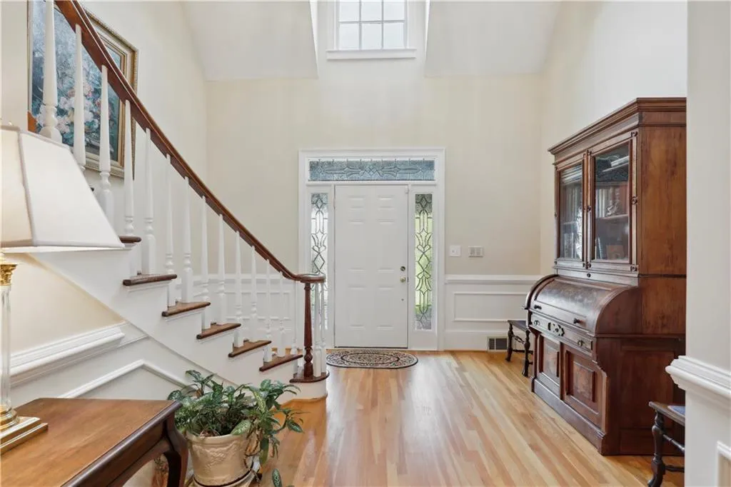 130 Grosvenor Place, Sandy Springs, Georgia 30328, 3 Bedrooms Bedrooms, ,2 BathroomsBathrooms,Residential,Sold,130 Grosvenor Place,7078512