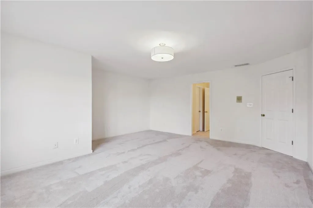 130 Grosvenor Place, Sandy Springs, Georgia 30328, 3 Bedrooms Bedrooms, ,2 BathroomsBathrooms,Residential,Sold,130 Grosvenor Place,7078512