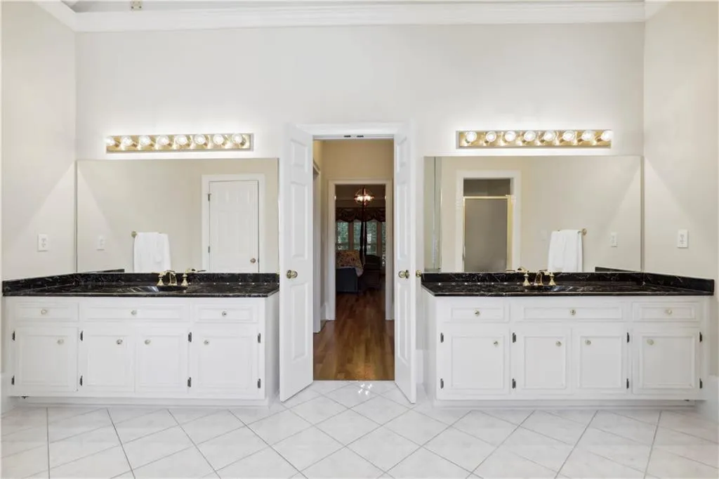 130 Grosvenor Place, Sandy Springs, Georgia 30328, 3 Bedrooms Bedrooms, ,2 BathroomsBathrooms,Residential,Sold,130 Grosvenor Place,7078512