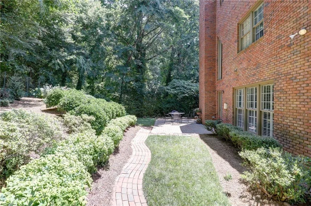 130 Grosvenor Place, Sandy Springs, Georgia 30328, 3 Bedrooms Bedrooms, ,2 BathroomsBathrooms,Residential,Sold,130 Grosvenor Place,7078512