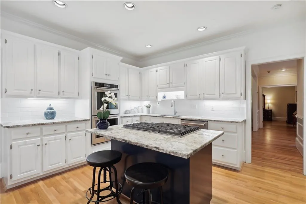 130 Grosvenor Place, Sandy Springs, Georgia 30328, 3 Bedrooms Bedrooms, ,2 BathroomsBathrooms,Residential,Sold,130 Grosvenor Place,7078512