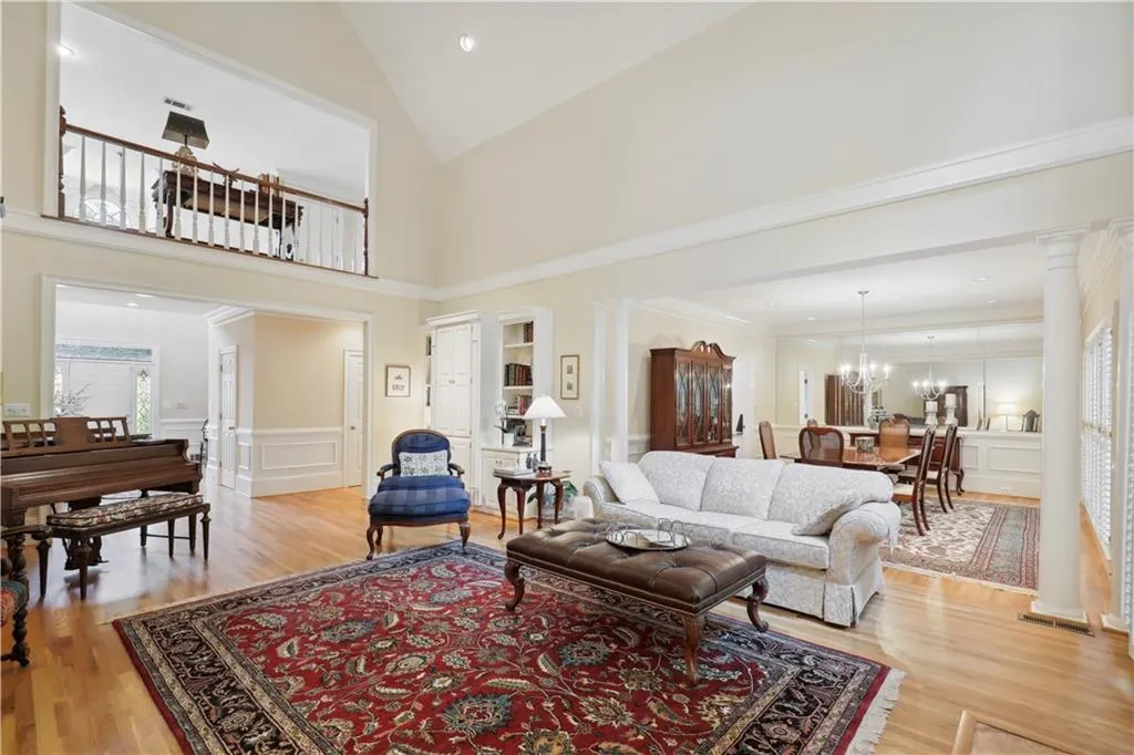 130 Grosvenor Place, Sandy Springs, Georgia 30328, 3 Bedrooms Bedrooms, ,2 BathroomsBathrooms,Residential,Sold,130 Grosvenor Place,7078512