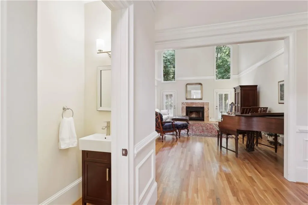 130 Grosvenor Place, Sandy Springs, Georgia 30328, 3 Bedrooms Bedrooms, ,2 BathroomsBathrooms,Residential,Sold,130 Grosvenor Place,7078512