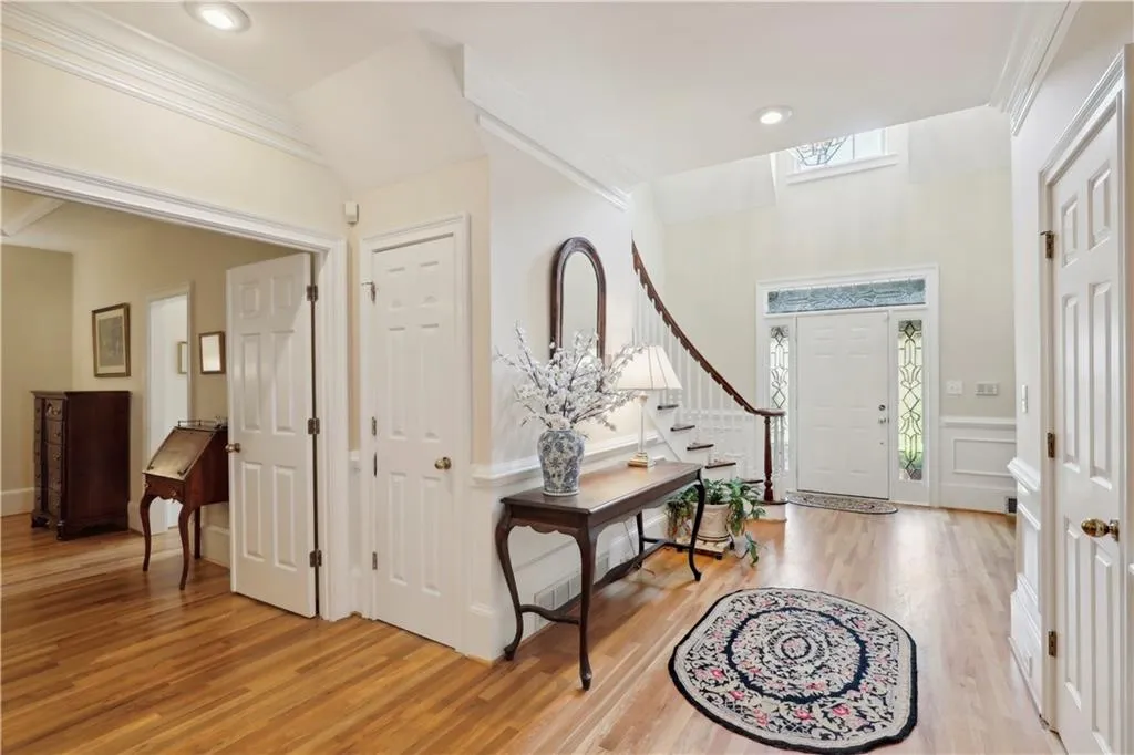 130 Grosvenor Place, Sandy Springs, Georgia 30328, 3 Bedrooms Bedrooms, ,2 BathroomsBathrooms,Residential,Sold,130 Grosvenor Place,7078512