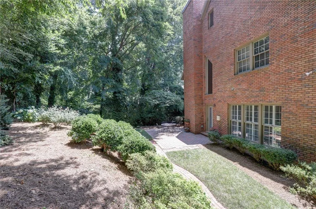 130 Grosvenor Place, Sandy Springs, Georgia 30328, 3 Bedrooms Bedrooms, ,2 BathroomsBathrooms,Residential,Sold,130 Grosvenor Place,7078512