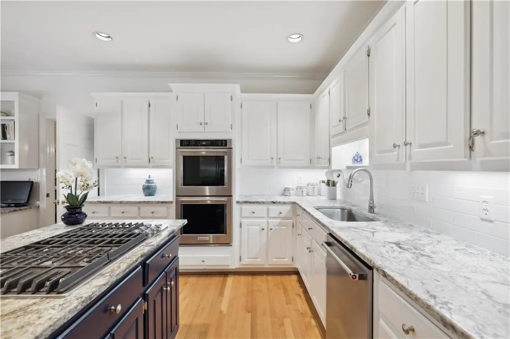 130 Grosvenor Place, Sandy Springs, Georgia 30328, 3 Bedrooms Bedrooms, ,2 BathroomsBathrooms,Residential,Sold,130 Grosvenor Place,7078512