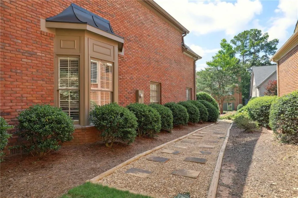 130 Grosvenor Place, Sandy Springs, Georgia 30328, 3 Bedrooms Bedrooms, ,2 BathroomsBathrooms,Residential,Sold,130 Grosvenor Place,7078512