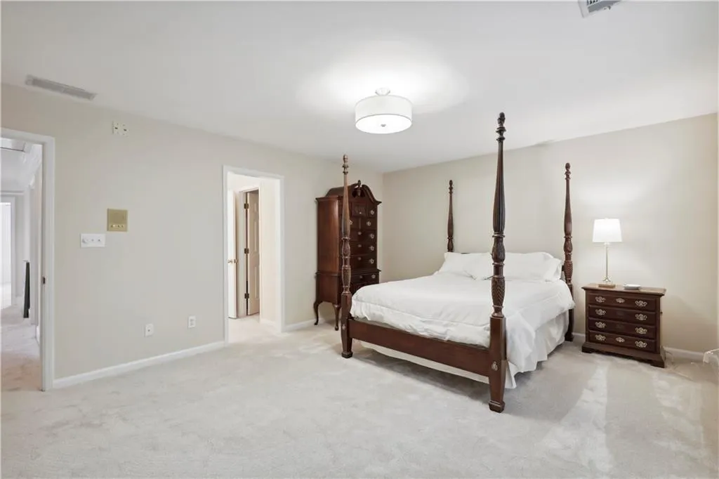 130 Grosvenor Place, Sandy Springs, Georgia 30328, 3 Bedrooms Bedrooms, ,2 BathroomsBathrooms,Residential,Sold,130 Grosvenor Place,7078512