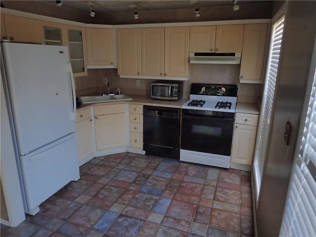 406 River Run Drive, Sandy Springs, Georgia 30350, 2 Bedrooms Bedrooms, ,2 BathroomsBathrooms,Residential,Sold,406 River Run Drive,6504963