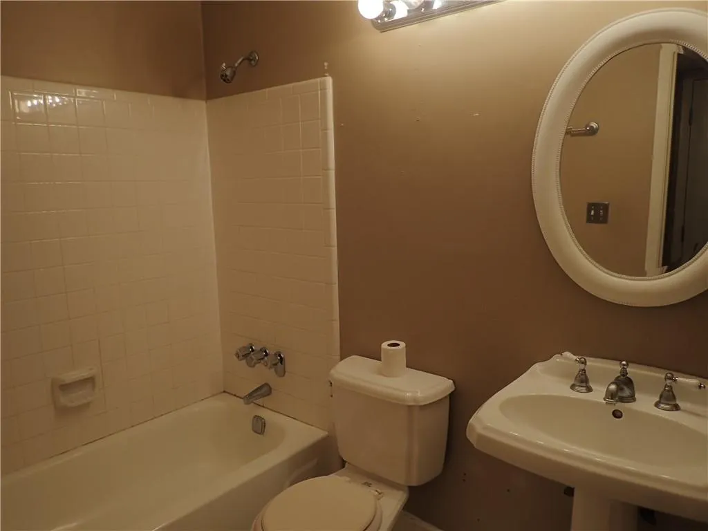 406 River Run Drive, Sandy Springs, Georgia 30350, 2 Bedrooms Bedrooms, ,2 BathroomsBathrooms,Residential,Sold,406 River Run Drive,6504963