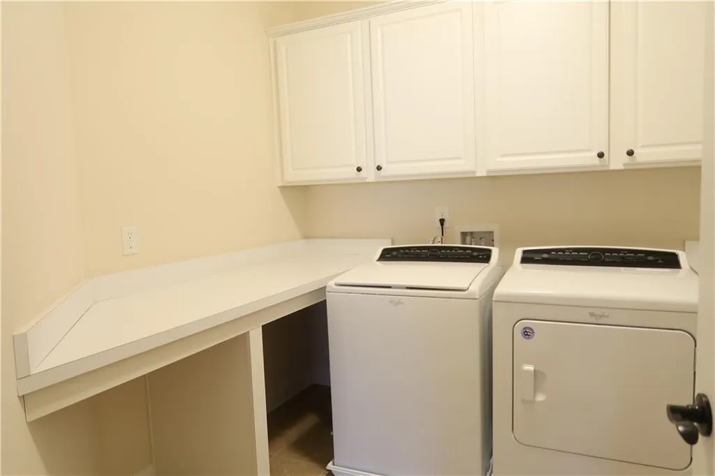 125 Austin Drive, Sandy Springs, Georgia 30328, 4 Bedrooms Bedrooms, ,3 BathroomsBathrooms,Residential,Sold,125 Austin Drive,6504051
