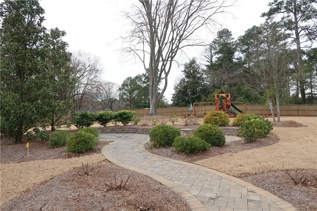 125 Austin Drive, Sandy Springs, Georgia 30328, 4 Bedrooms Bedrooms, ,3 BathroomsBathrooms,Residential,Sold,125 Austin Drive,6504051