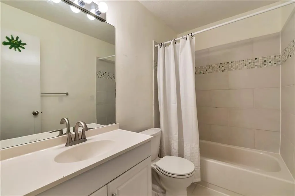 7750 Roswell Road Unit 6c, Atlanta, Georgia 30350, 3 Bedrooms Bedrooms, ,2 BathroomsBathrooms,Residential,Sold,7750 Roswell Road Unit 6c,7406754