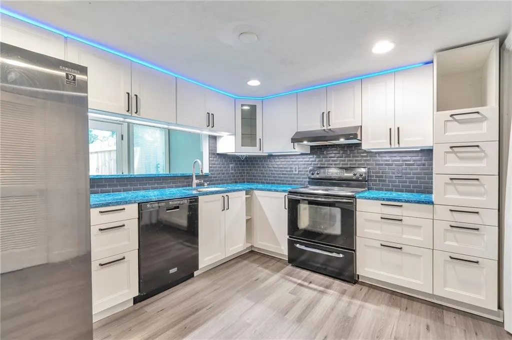 7750 Roswell Road Unit 6c, Atlanta, Georgia 30350, 3 Bedrooms Bedrooms, ,2 BathroomsBathrooms,Residential,Sold,7750 Roswell Road Unit 6c,7406754