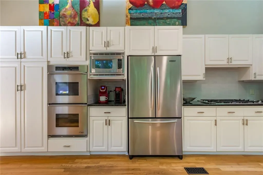 5625 Errol Place, Atlanta, Georgia 30327, 5 Bedrooms Bedrooms, ,5 BathroomsBathrooms,Residential,Sold,5625 Errol Place,6603594