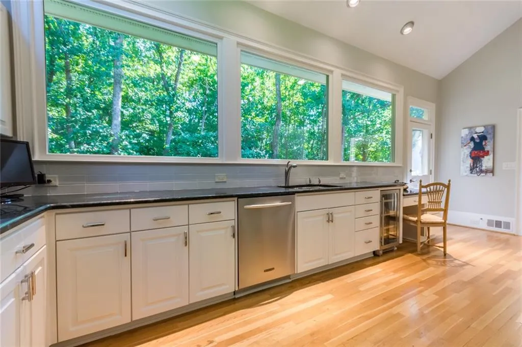 5625 Errol Place, Atlanta, Georgia 30327, 5 Bedrooms Bedrooms, ,5 BathroomsBathrooms,Residential,Sold,5625 Errol Place,6603594