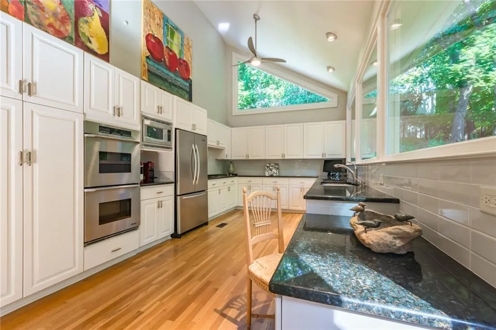 5625 Errol Place, Atlanta, Georgia 30327, 5 Bedrooms Bedrooms, ,5 BathroomsBathrooms,Residential,Sold,5625 Errol Place,6603594