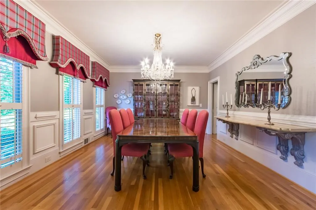 5625 Errol Place, Atlanta, Georgia 30327, 5 Bedrooms Bedrooms, ,5 BathroomsBathrooms,Residential,Sold,5625 Errol Place,6603594