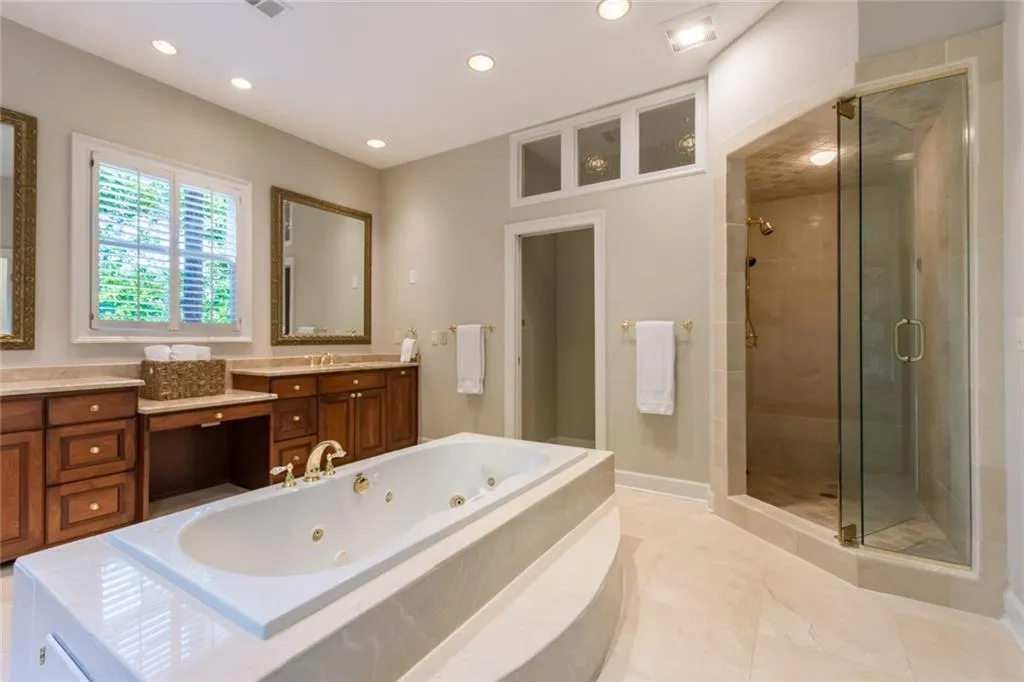 5625 Errol Place, Atlanta, Georgia 30327, 5 Bedrooms Bedrooms, ,5 BathroomsBathrooms,Residential,Sold,5625 Errol Place,6603594