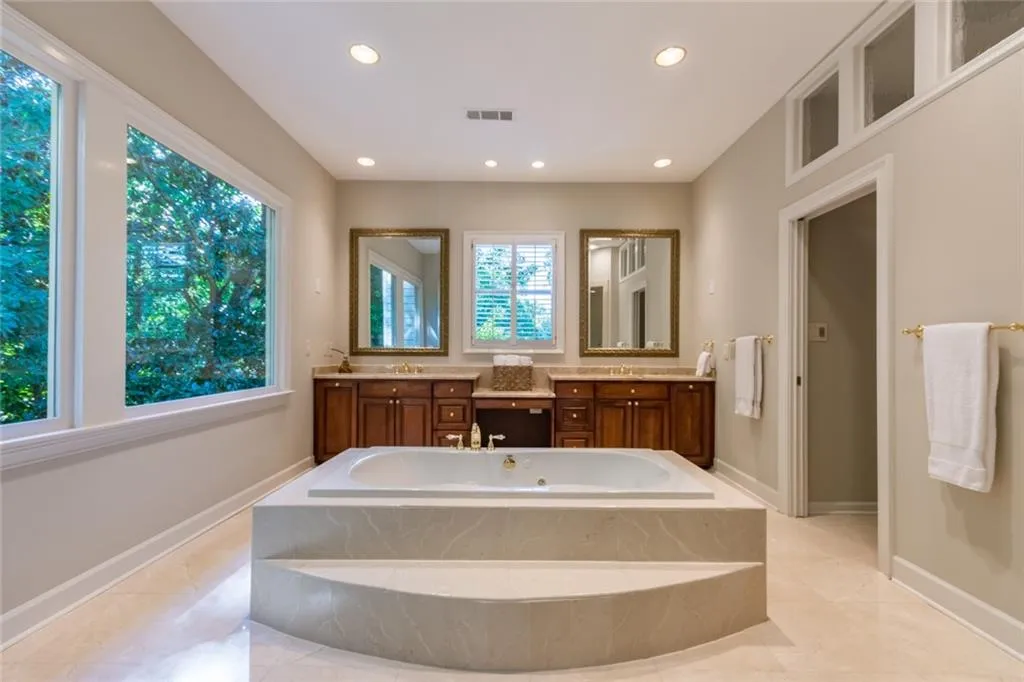 5625 Errol Place, Atlanta, Georgia 30327, 5 Bedrooms Bedrooms, ,5 BathroomsBathrooms,Residential,Sold,5625 Errol Place,6603594