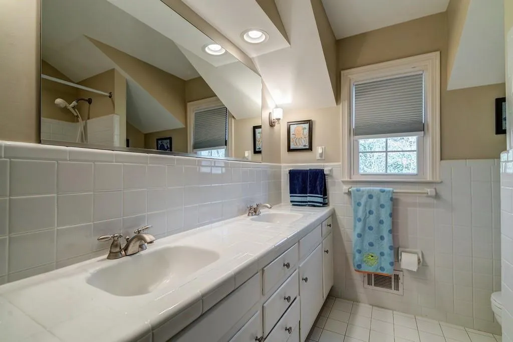545 Forestdale Drive, Atlanta, Georgia 30342, 3 Bedrooms Bedrooms, ,3 BathroomsBathrooms,Residential,Sold,545 Forestdale Drive,6561446