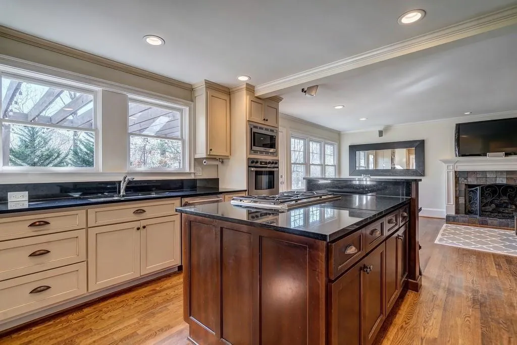 545 Forestdale Drive, Atlanta, Georgia 30342, 3 Bedrooms Bedrooms, ,3 BathroomsBathrooms,Residential,Sold,545 Forestdale Drive,6561446