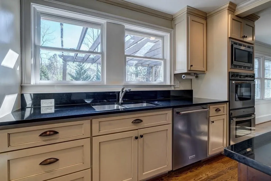 545 Forestdale Drive, Atlanta, Georgia 30342, 3 Bedrooms Bedrooms, ,3 BathroomsBathrooms,Residential,Sold,545 Forestdale Drive,6561446