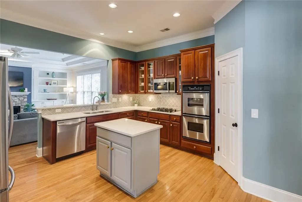 560 Wembley Circle, Sandy Springs, Georgia 30328, 4 Bedrooms Bedrooms, ,3 BathroomsBathrooms,Residential,Sold,560 Wembley Circle,7185649