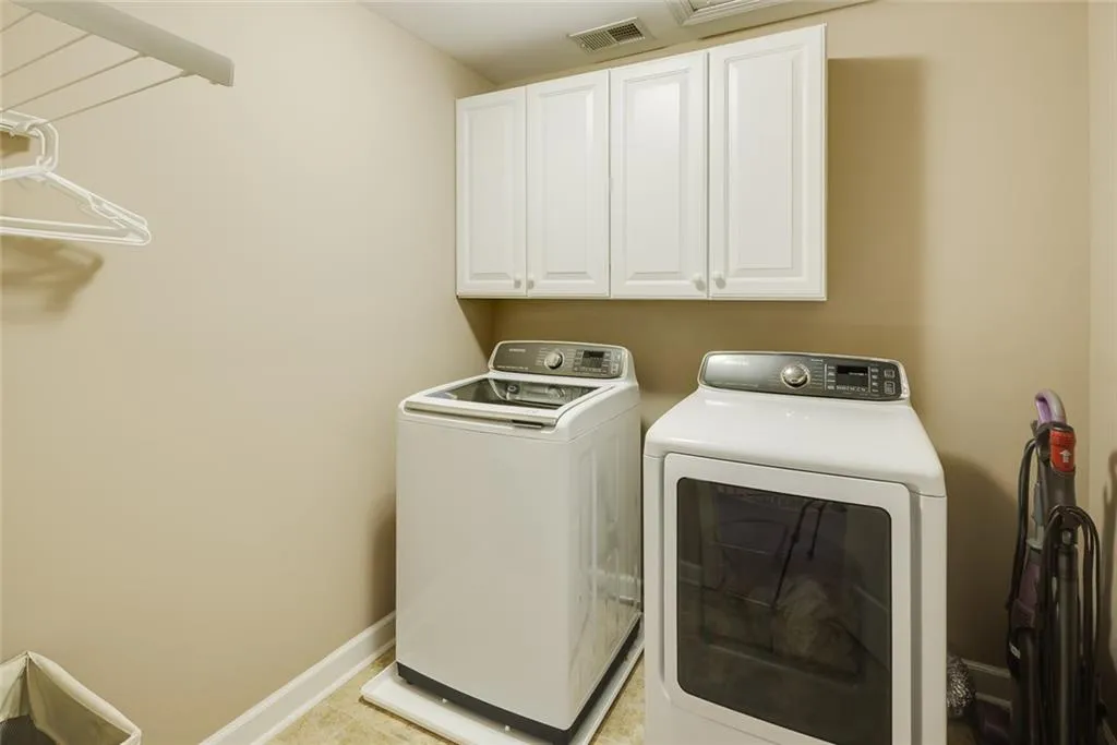 560 Wembley Circle, Sandy Springs, Georgia 30328, 4 Bedrooms Bedrooms, ,3 BathroomsBathrooms,Residential,Sold,560 Wembley Circle,7185649