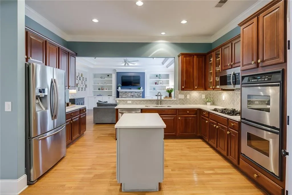 560 Wembley Circle, Sandy Springs, Georgia 30328, 4 Bedrooms Bedrooms, ,3 BathroomsBathrooms,Residential,Sold,560 Wembley Circle,7185649