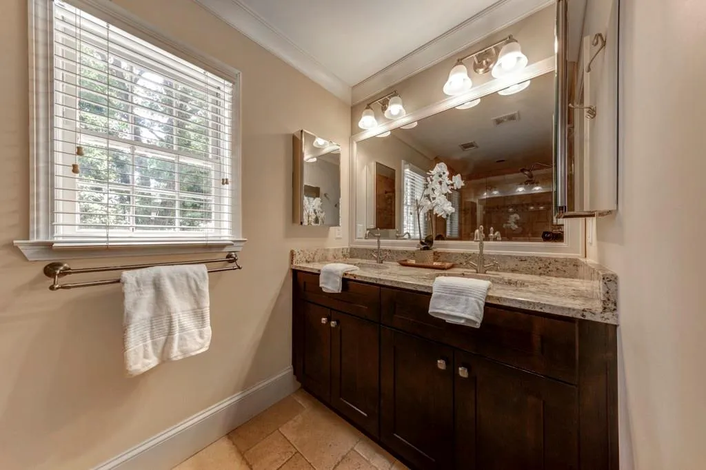 560 Coldstream Court, Atlanta, Georgia 30328, 4 Bedrooms Bedrooms, ,3 BathroomsBathrooms,Residential,Sold,560 Coldstream Court,6948686