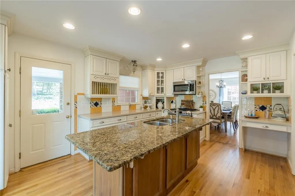 7220 Twin Branch Road, Atlanta, Georgia 30328, 4 Bedrooms Bedrooms, ,2 BathroomsBathrooms,Residential,Sold,7220 Twin Branch Road,6866817