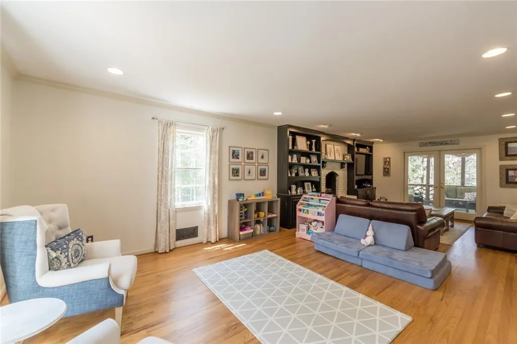 7220 Twin Branch Road, Atlanta, Georgia 30328, 4 Bedrooms Bedrooms, ,2 BathroomsBathrooms,Residential,Sold,7220 Twin Branch Road,6866817